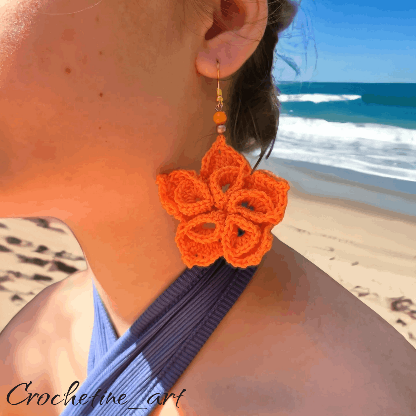 Boucles d'oreilles fleur au crochet de couleur orange avec perles intermédiaires