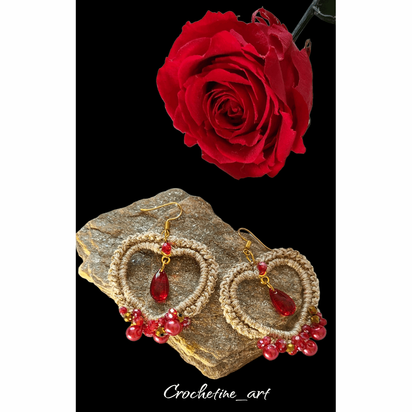 Boucles d'oreilles cœur au crochet de couleur beige avec perles et breloques de couleur rouge