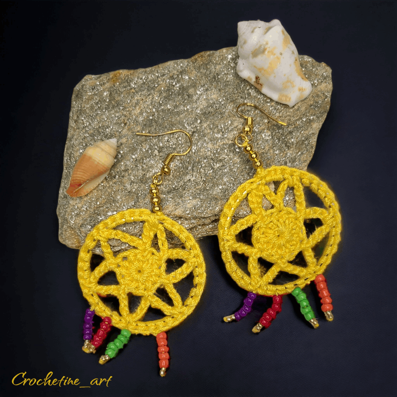 Boucles d'oreilles créoles au crochet de couleur jaune avec perles de rocailles multicolore