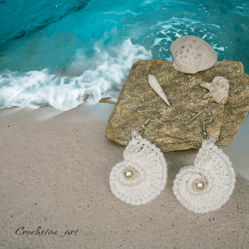 Boucles d'oreilles coquillage au crochet de couleur blanche avec perles de culture (imitation)