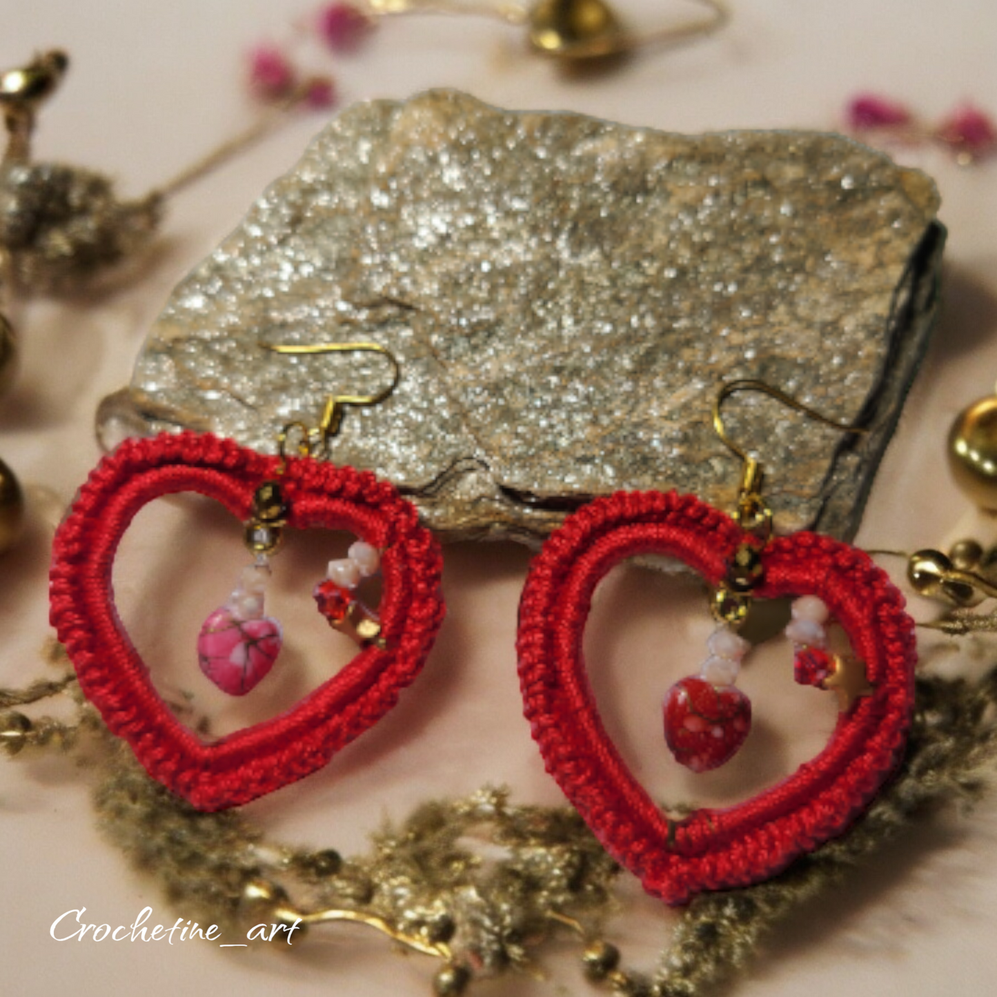 Boucles d'oreilles cœur Valentine Boucles d'oreilles au crochet réalisées à la main avec perles de rocailles et fil coton rouge boucles d'oreilles au crochet