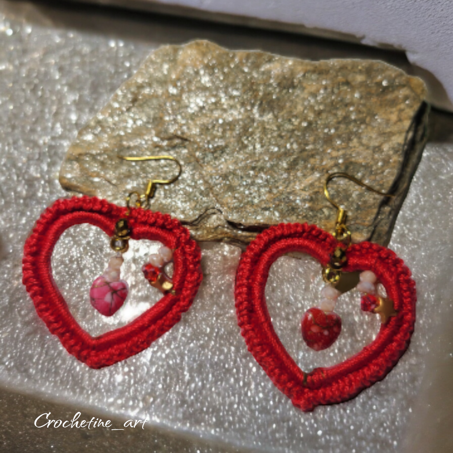 Boucles d'oreilles cœur Valentine Boucles d'oreilles au crochet réalisées à la main avec perles de rocailles et fil coton rouge boucles d'oreilles au crochet