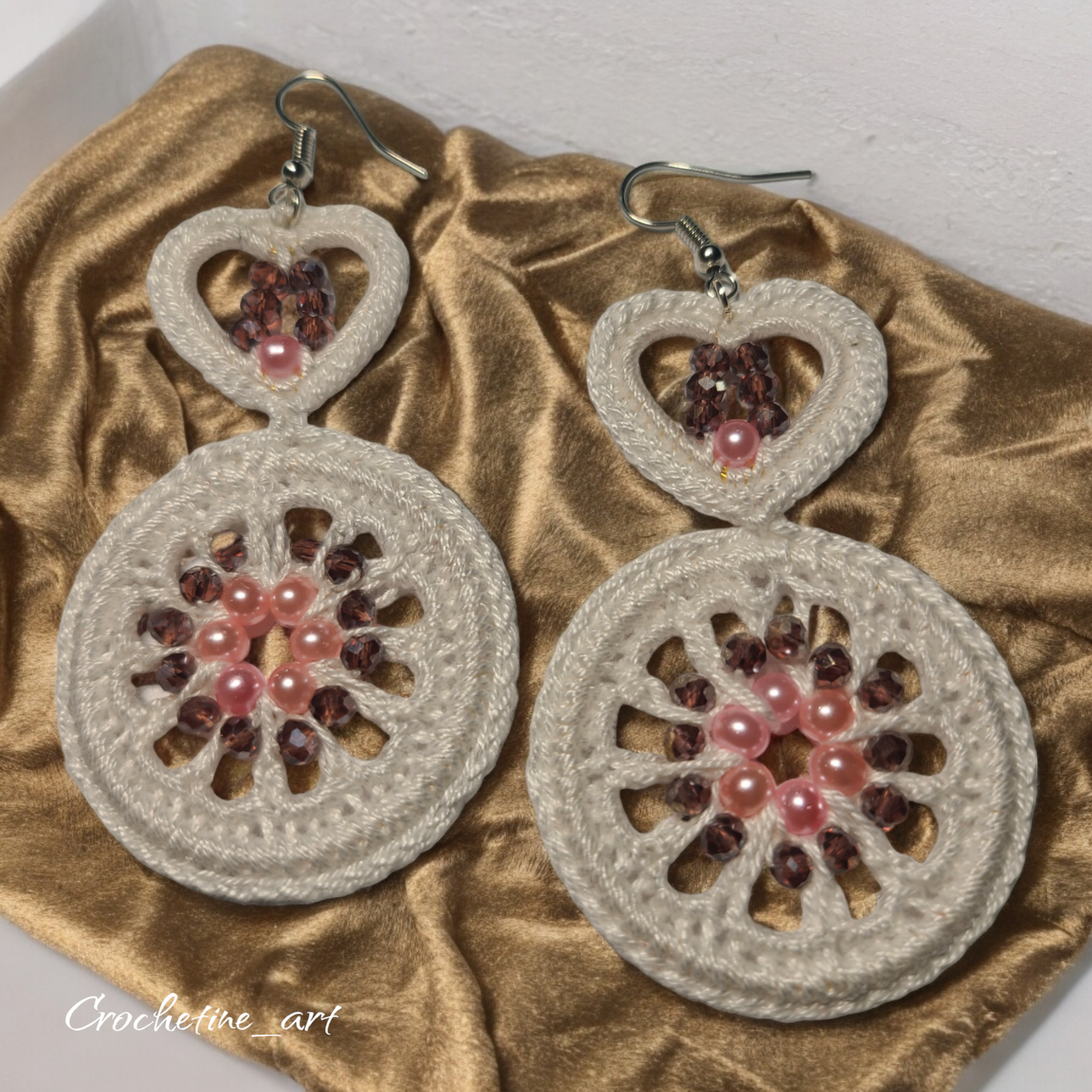 Boucles d'oreilles créoles et cœur Roxane, boucles d'oreilles au crochet blanche avec perles de rocaille et perles de culture (imitation)