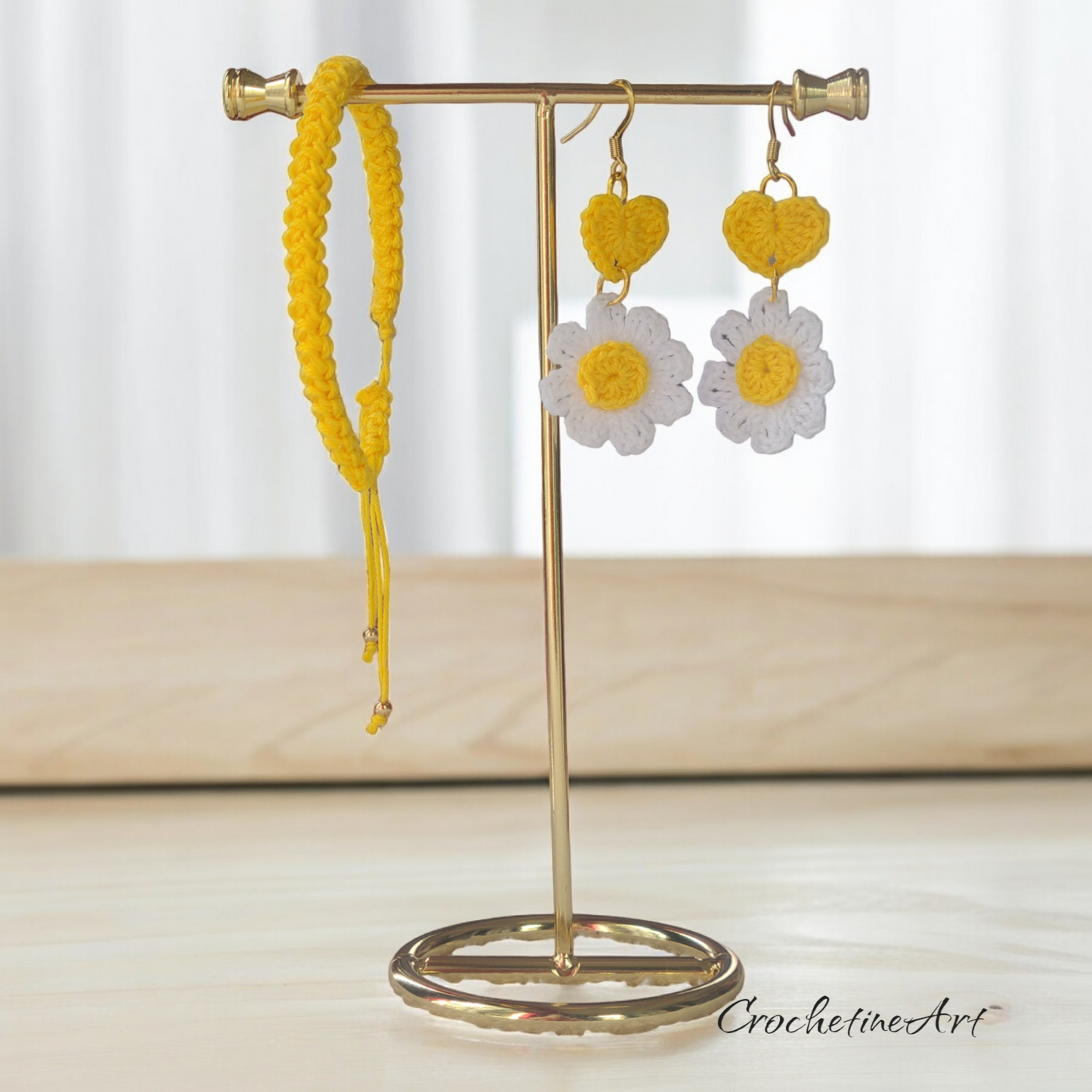Boucles d'oreilles tombantes au crochet en forme de fleur et coeur fait main en fil coton de couleur jaune et blanc