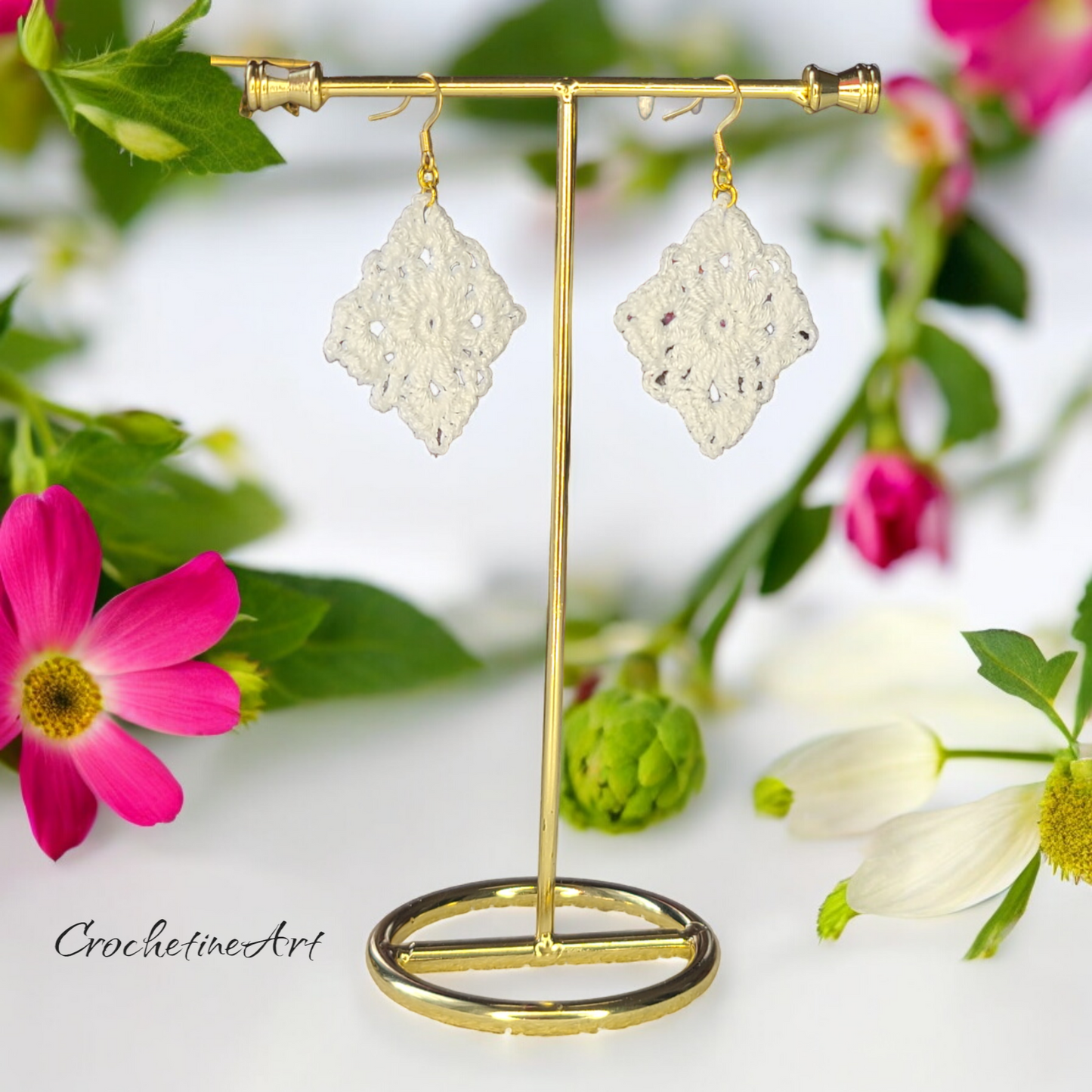 Boucles d'oreilles granny square au crochet. Boucles d'oreilles fait main réalisées avec fil coton de couleur blanc