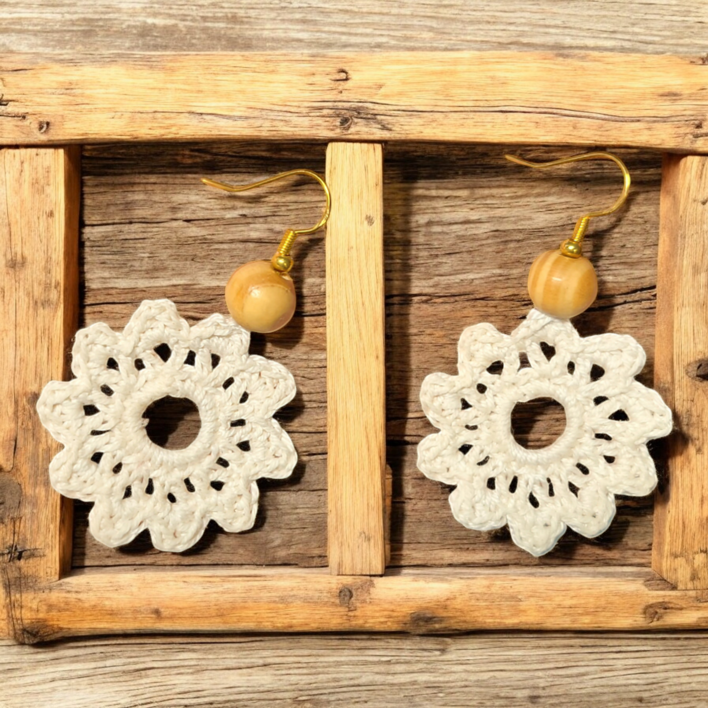 Boucles d'oreilles au crochet fait main en fil coton de couleur blanc