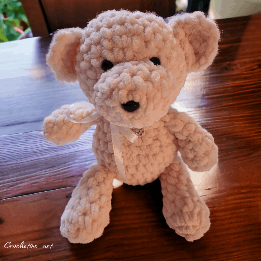 Peluche ourson rose réalisé à la main au crochet