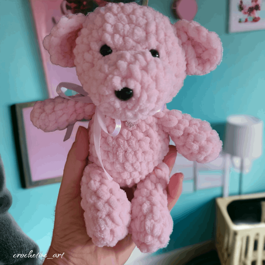 Peluche ourson rose réalisé à la main au crochet