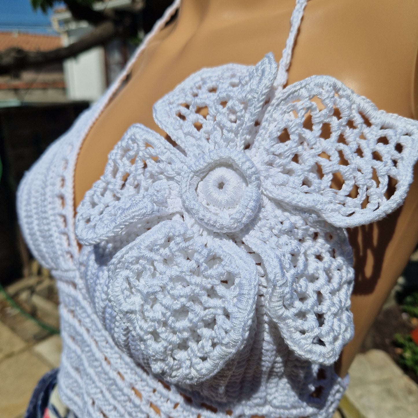 Top Crochet Fleur Blanche – Élégance Bohème & Féminité