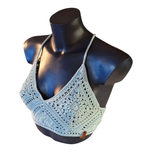 Haut crop top fait main au crochet au point granny square de couleur vert d'eau