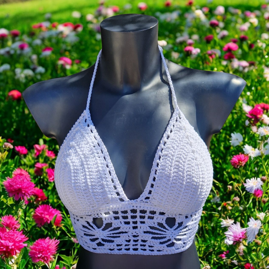 Haut crop top fait main de couleur blanc réalisé au crochet