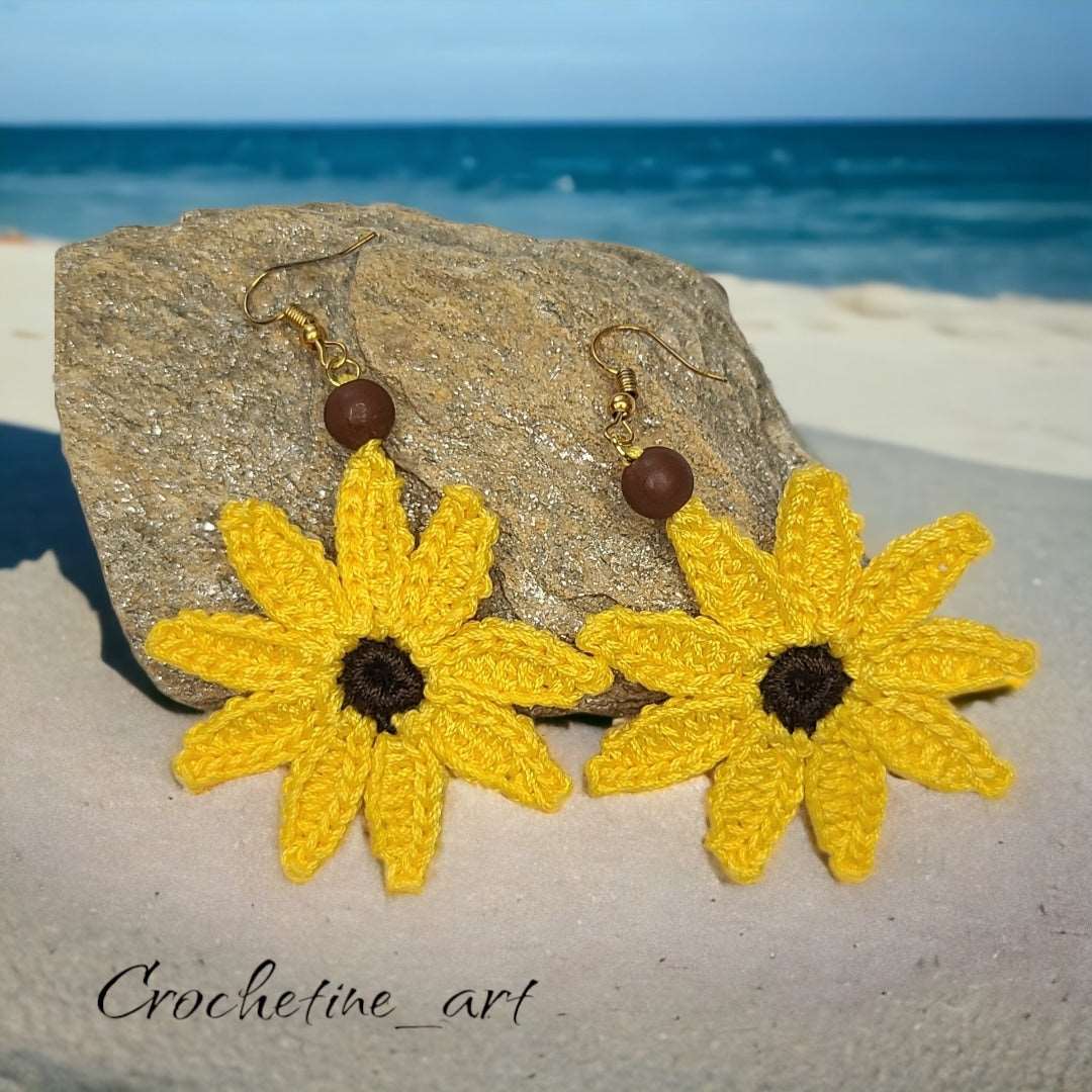 Boucles d'oreille Marguerite Celia au crochet de couleur jaune avec perles intermédiaires