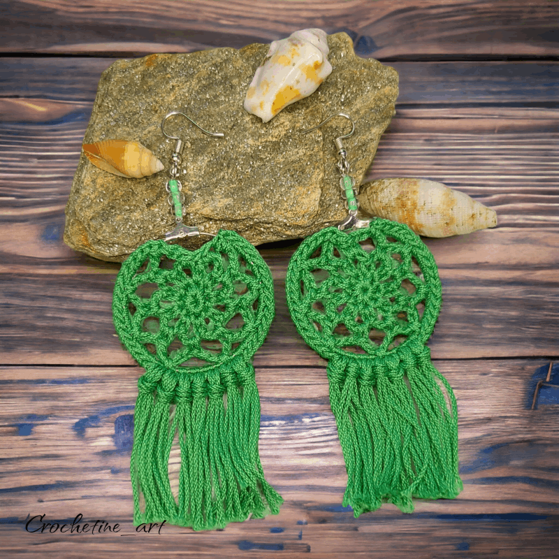 Boucles d'oreilles attrapes rêves Lenny de couleur verte au crochet avec perles de rocaille