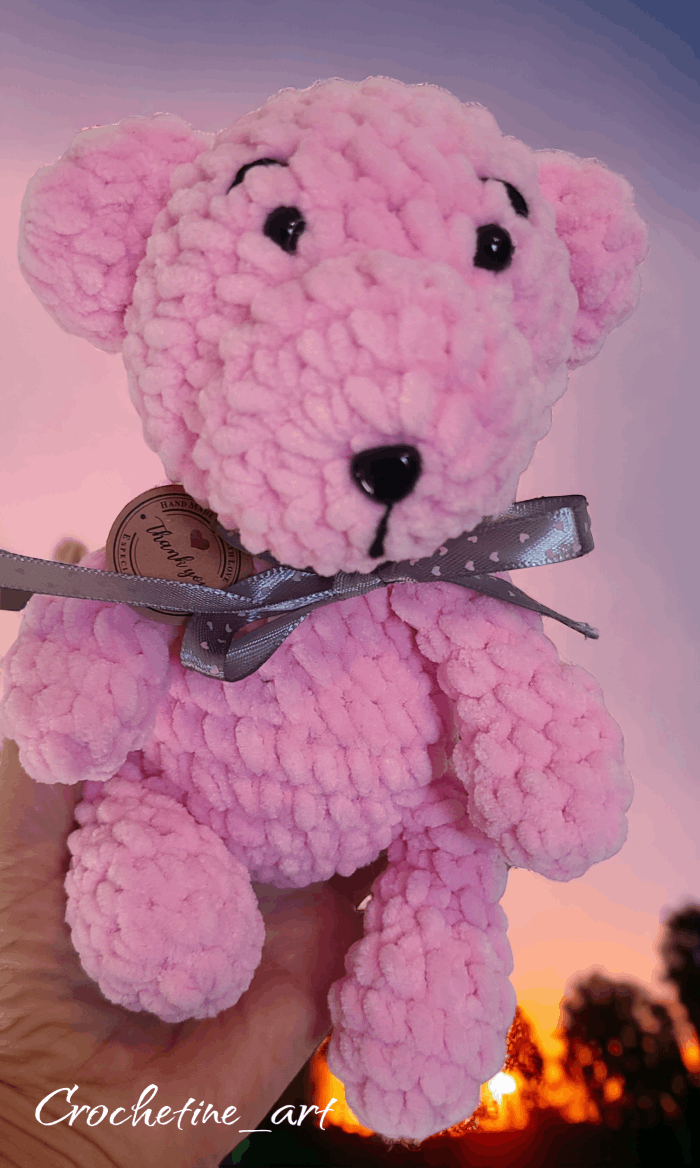 Peluche Doudou ourson amigurumi fait main, fil velours tout doux, crochet artisanal, made in France