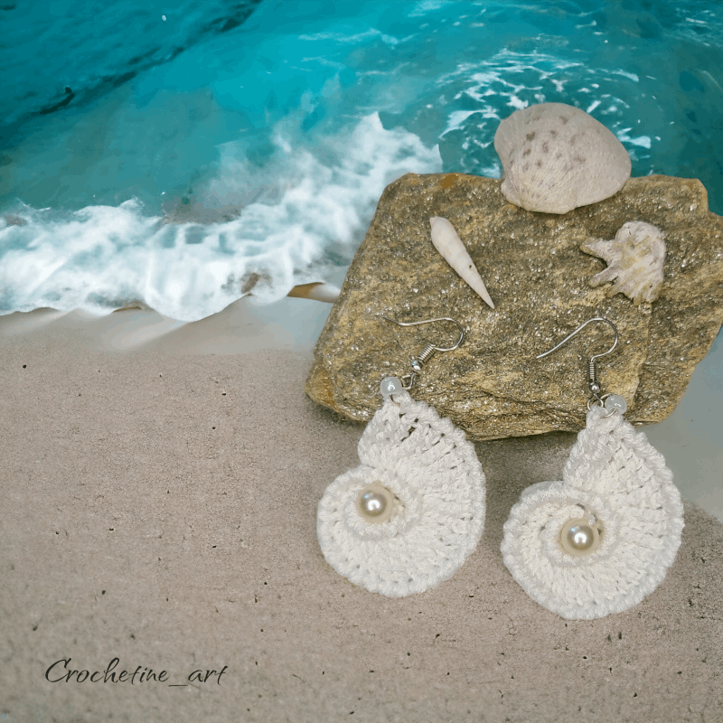 Boucles d'oreilles coquillage au crochet de couleur  blanche  avec perles de culture (imitation)