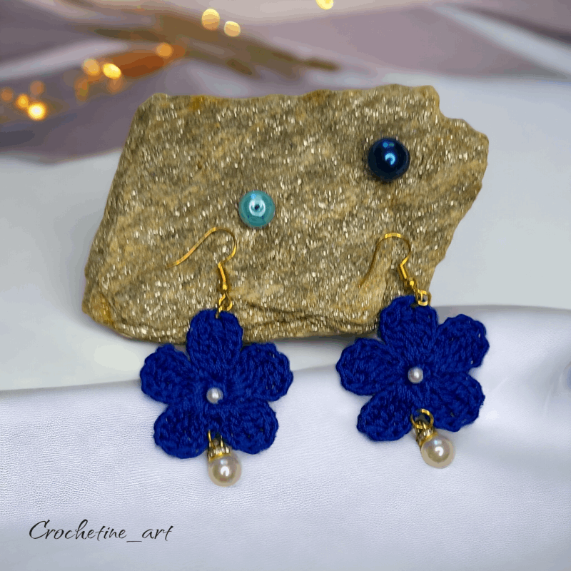 Boucles d'oreilles pendantes bleue Crochetine_art