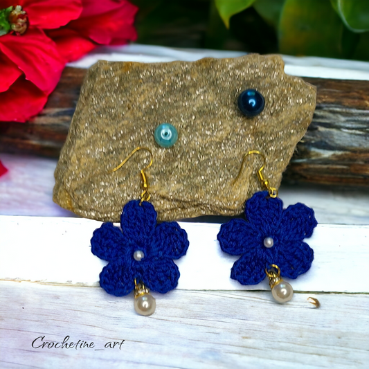 Boucles d'oreilles pendantes bleue Crochetine_art