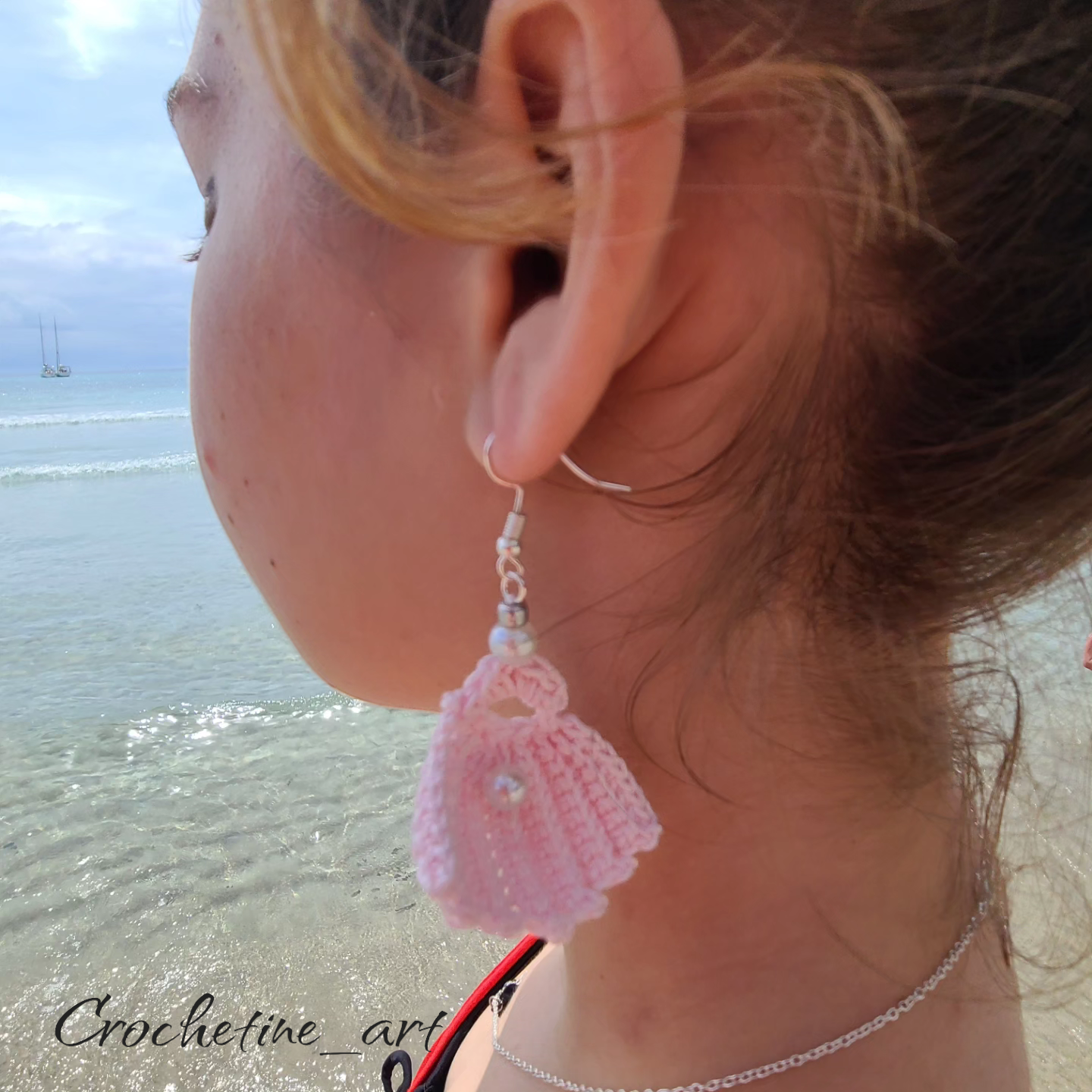 Boucles d'oreilles coquille au crochet de couleur rose avec perles de culture (imitation)