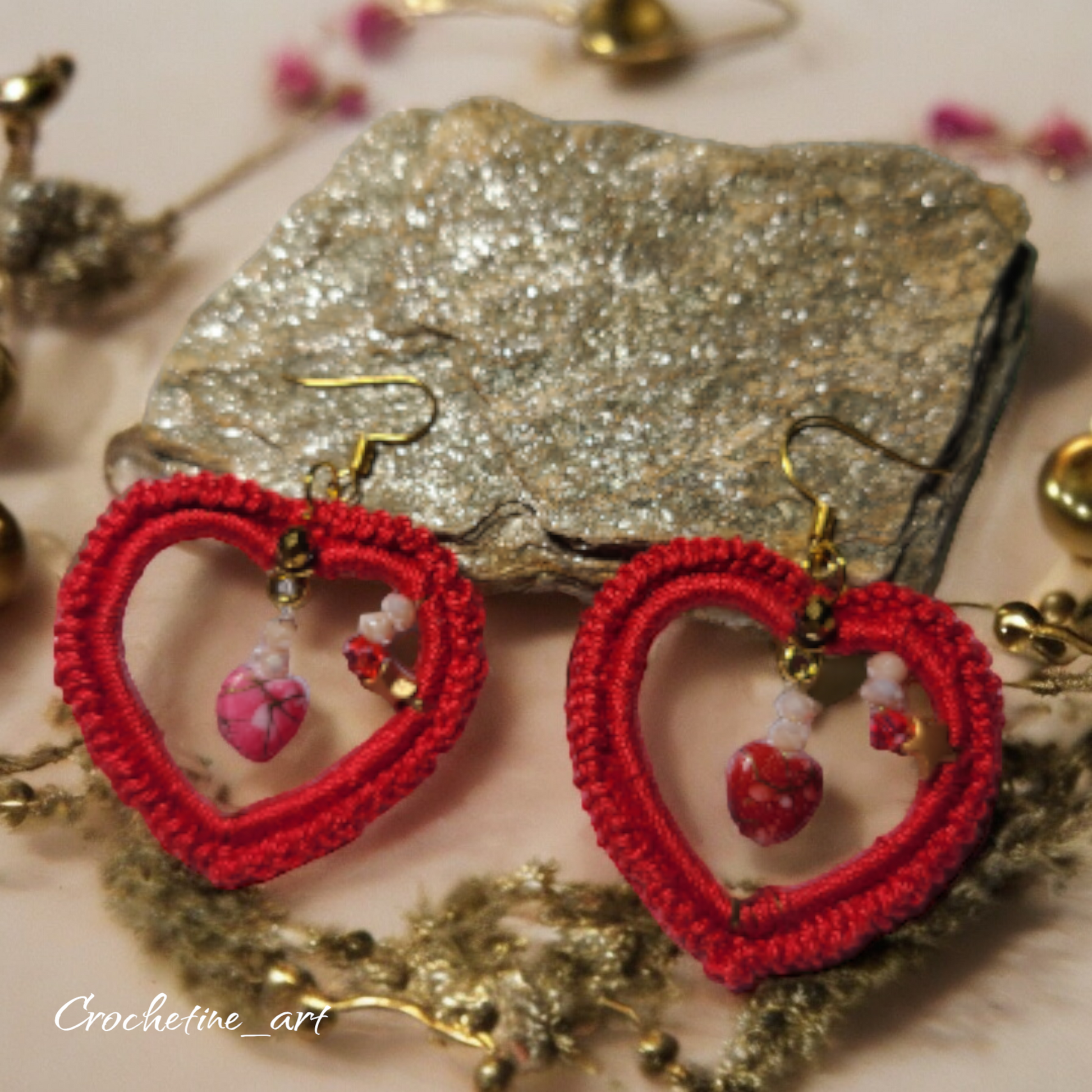 Boucles d'oreilles cœur Valentine Boucles d'oreilles au crochet réalisées à la main avec perles de rocailles et fil coton rouge boucles d'oreilles au crochet 