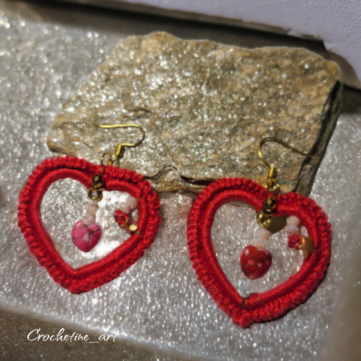 Boucles d'oreilles cœur Valentine Boucles d'oreilles au crochet réalisées à la main avec perles de rocailles et fil coton rouge boucles d'oreilles au crochet 