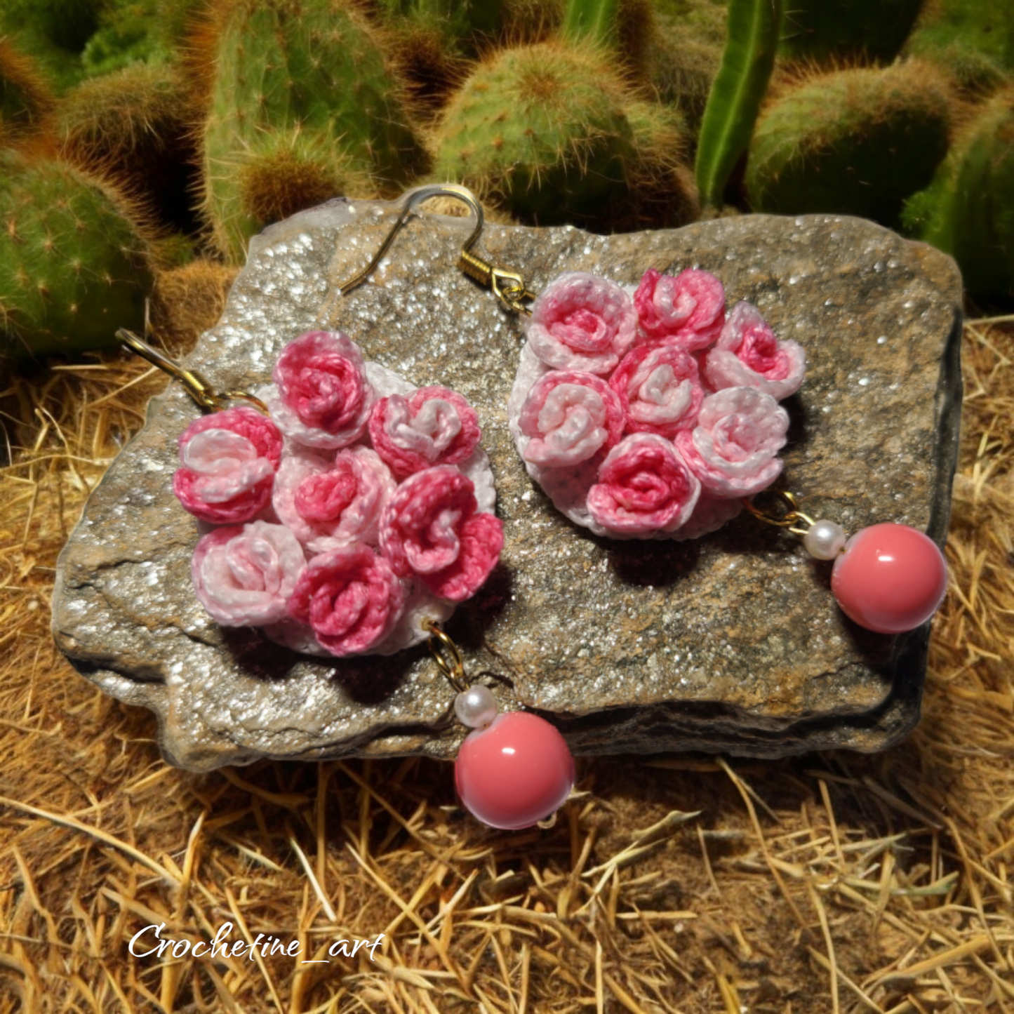 Boucles d'oreilles pendantes au crochet de couleur rose avec perles de verre et perles de culture (imitation)