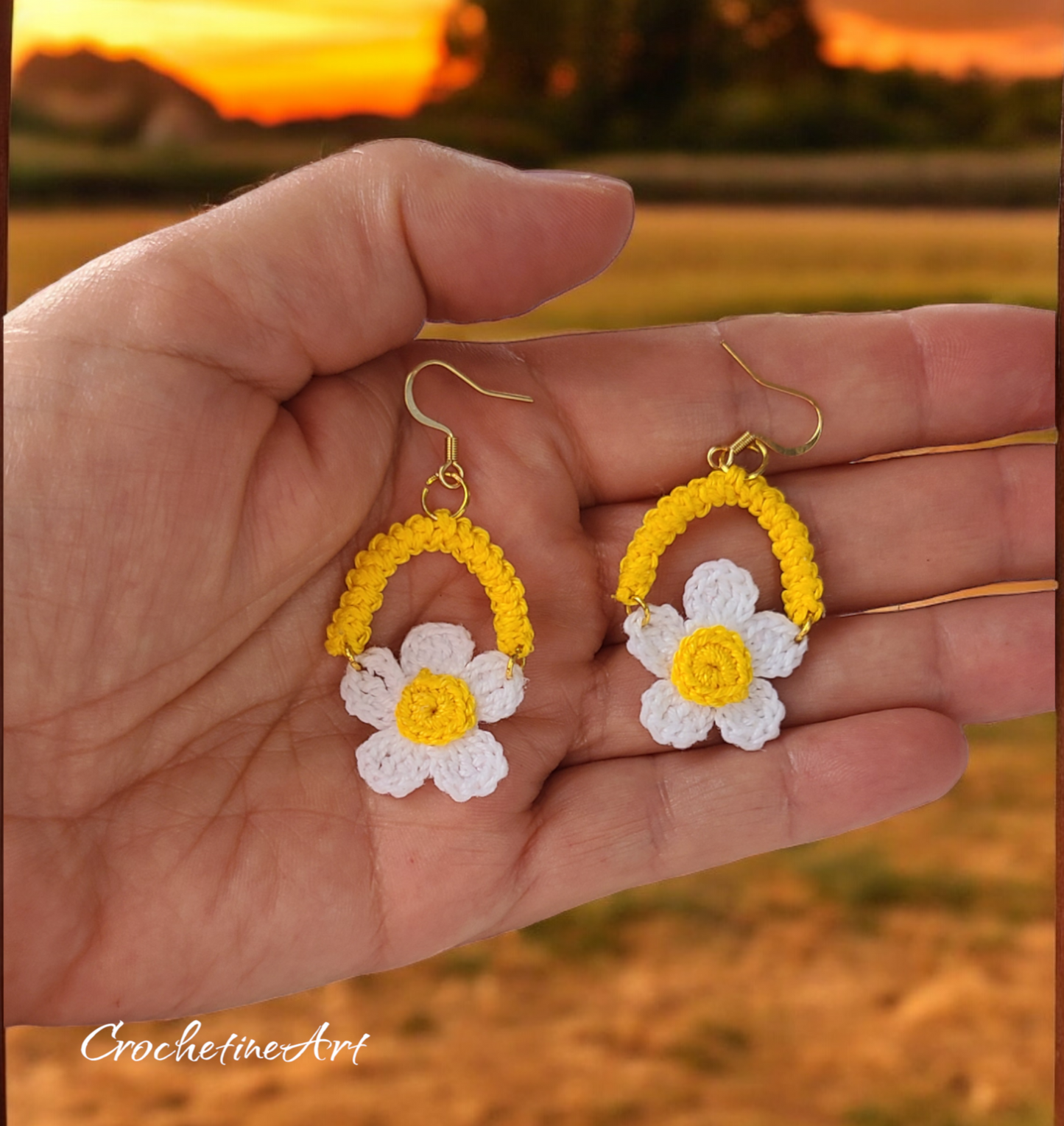 Boucles d'oreilles artisanales au crochet et son bracelet assortis réalisés en fil coton de couleur jaune et blanc