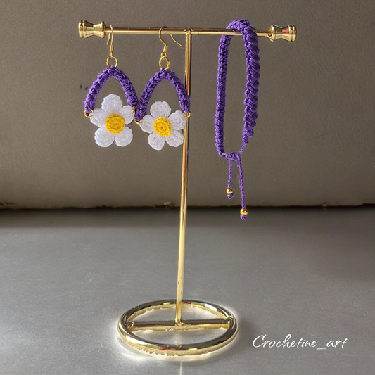 Boucles d'oreilles artisanales au crochet et son bracelet assorti réalisé en fil coton de couleur violet blanc et jaune