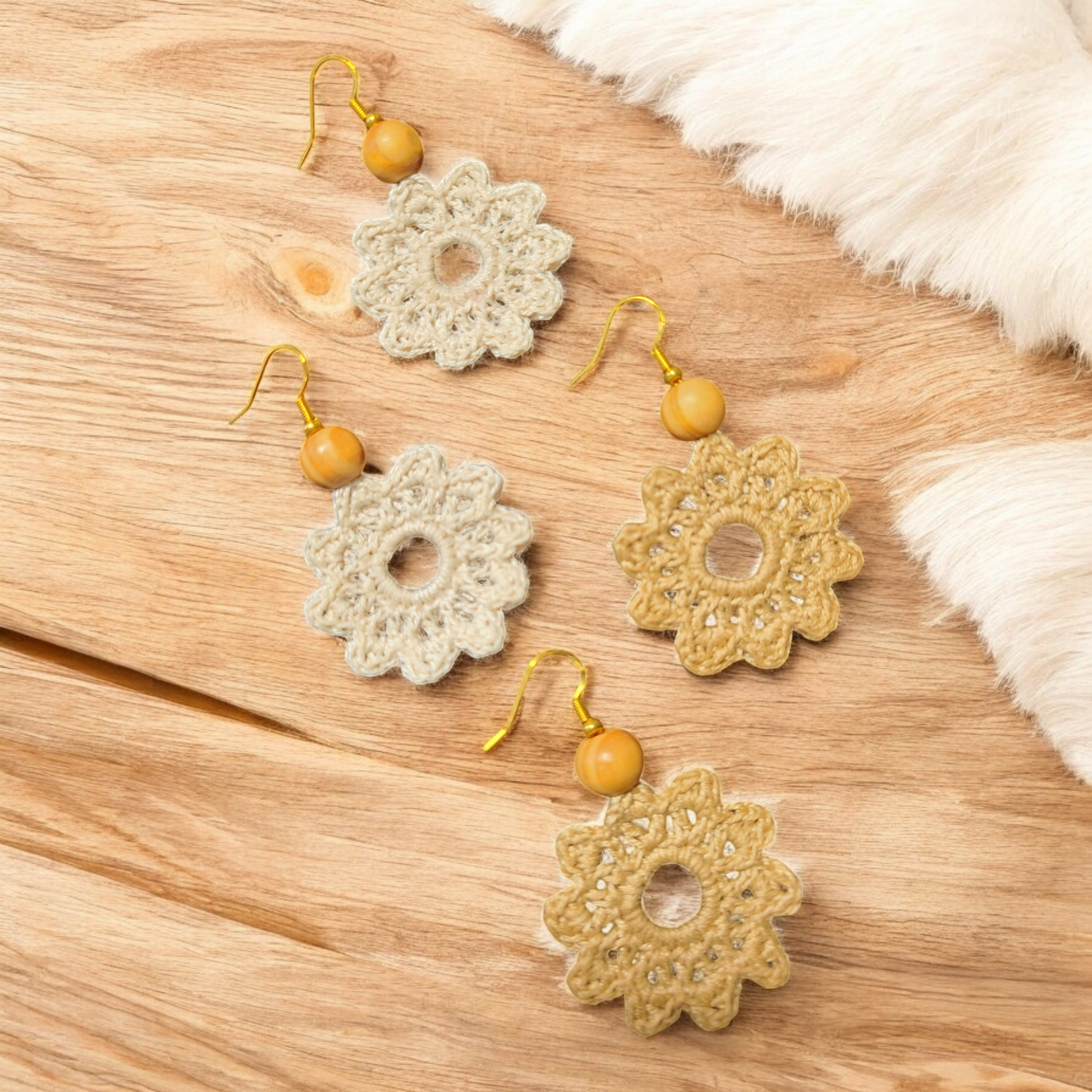 Boucles d'oreilles au crochet fait main en fil coton de couleur blanc ou beige