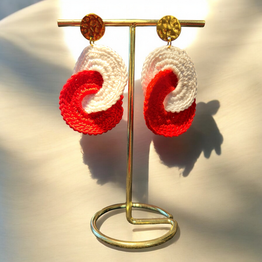 Boucles d'oreilles au crochet fait main ALIANORE en fil coton de couleur rouge et blanc