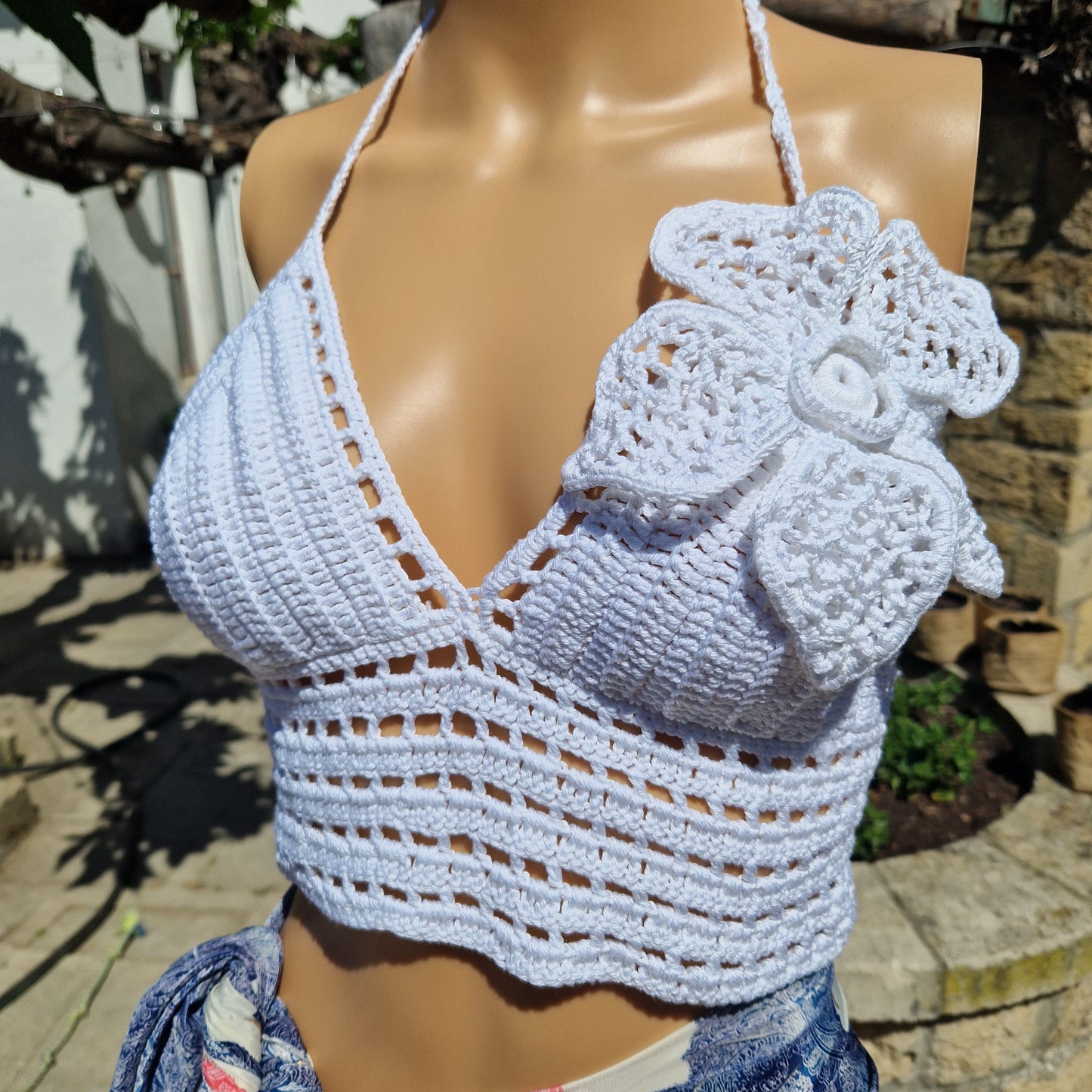 Top Crochet Fleur Blanche – Élégance Bohème & Féminité