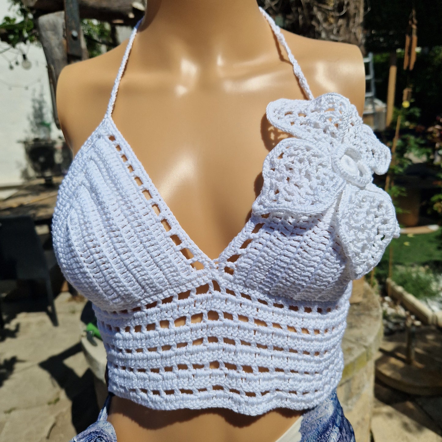 Top Crochet Fleur Blanche – Élégance Bohème & Féminité